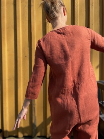 Martin jumpsuit, buksedress fra Linenfox - Terracotta (1 igjen - L/XL)