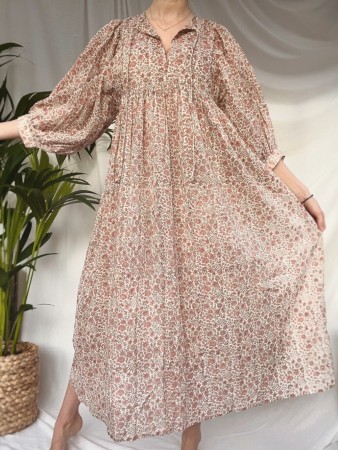 Olivia kjole midi fra By Linn Andersen, Jord (str S-XL)
