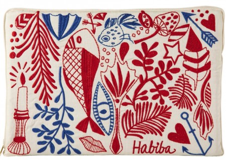 Pc-cover fra Habiba - Bibi - hvit med røde og blå broderier