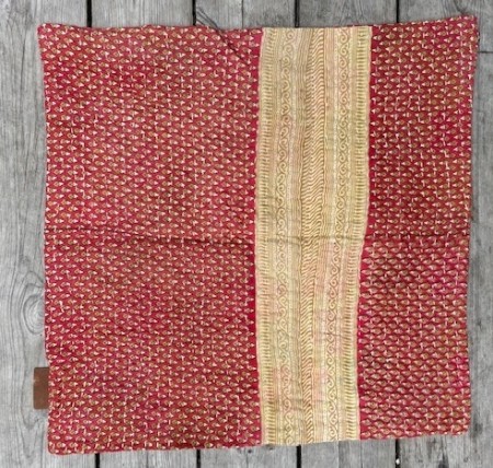 Putetrekk i 100% bomullssari med kantha, 50 x 50 (varm rød, med en stripe av beige og lys brun) no. 01
