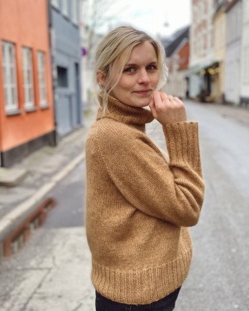 Petite Knit Caramel Sweater (norsk)