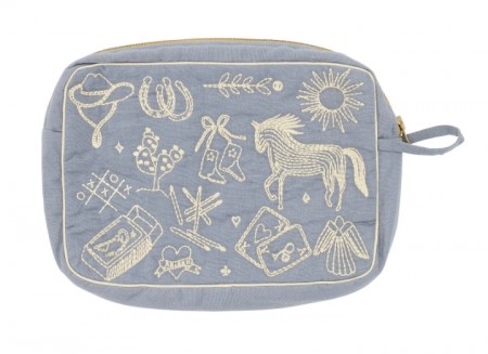 Toalettmappe fra Habiba - Polly - lys blå med hvite broderier