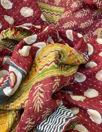 Tynne Kantha-pledd laget av brukte sarier - no 06