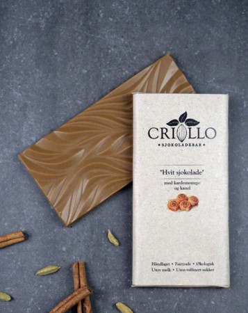 Criollo Sjokoladeplate Hvit med kanel og kardemomme