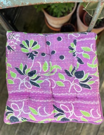 Sittepute av vintage sarier, 40 x 40 cm - No 01