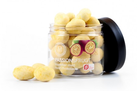 Mols Organic - Mandler med hvit sjokolade og pasjonsfrukt 100g