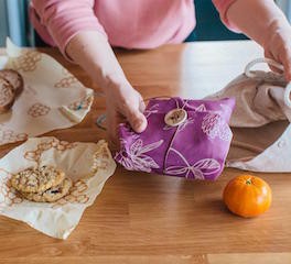 Bee`s Wrap sandwichwrap lilla med kløvermønster